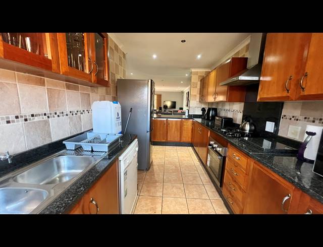 3 BEDROOM TOWNHOUSE FOR SALE IN RIDGEWAY